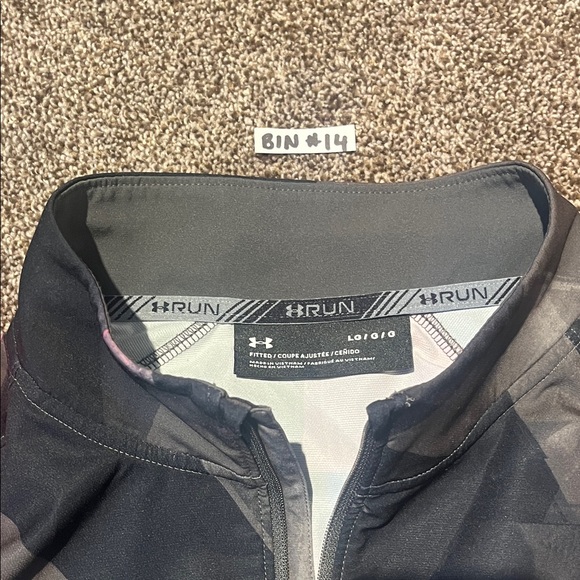 Under Armour Geometric Patterned Run Jacket - Picture 4 of 9